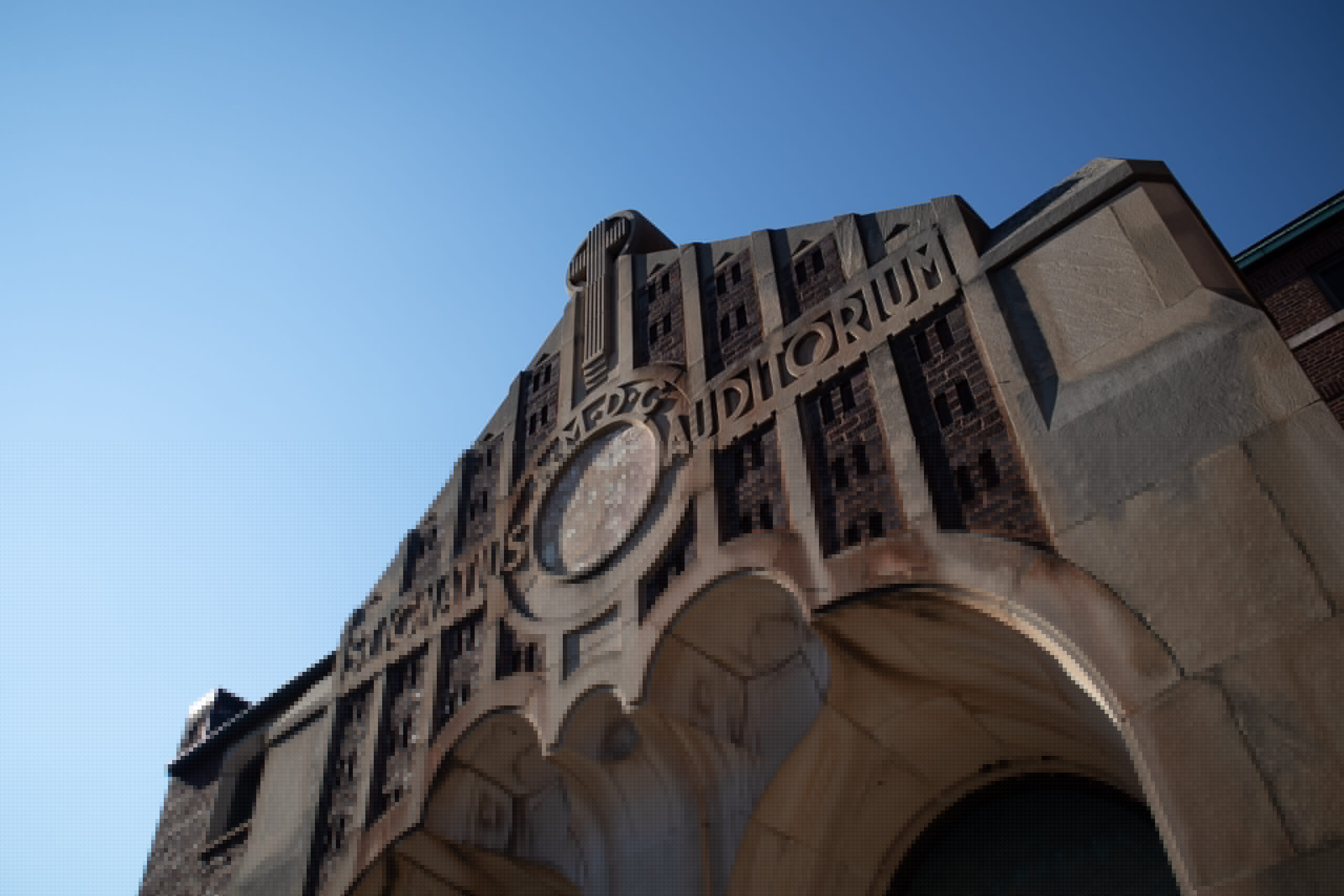 La universidad expresa interés en adquirir parte del campus St. Ignatius, lo que provoca críticas de los residentes