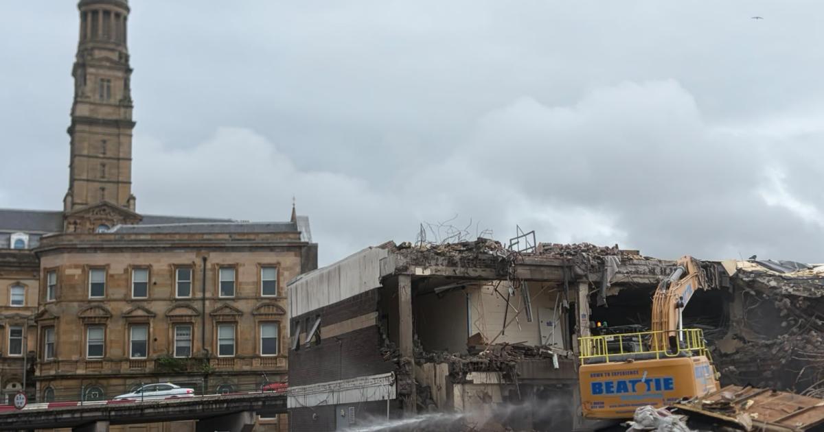 Work progresses on demolition of Oak Mall's eastern section
