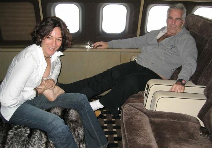 Ghislaine Maxwell reveló que 25 cómplices de Jeffrey Epstein llegaron a "acuerdos secretos"