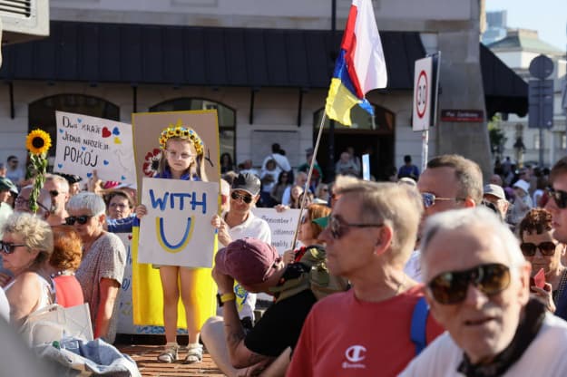 Поляки вийшли на акції проти насильства щодо українців: демонстрації відбулися у 22 містах