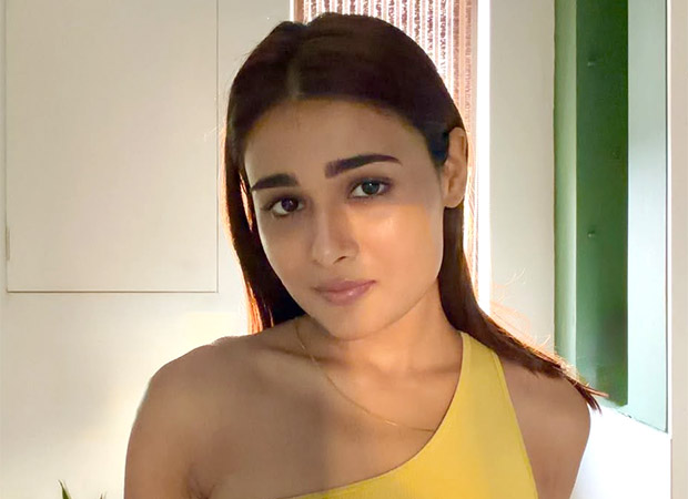 Shalini Pandey voices concern over removal of community dogs from Mumbai railway stations; urges fans to sign petition