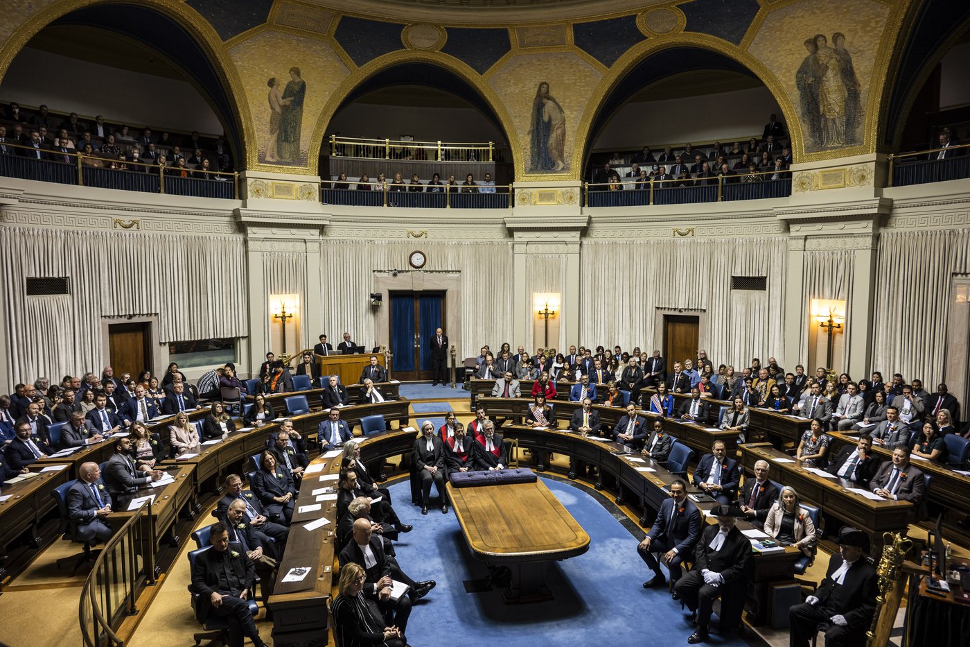 Manitoba politicians to vote on fine for former premier, budget bill in fall sitting
