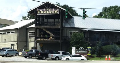 The Low-Key Restaurant In Louisiana With Outrageously Delicious Burgers