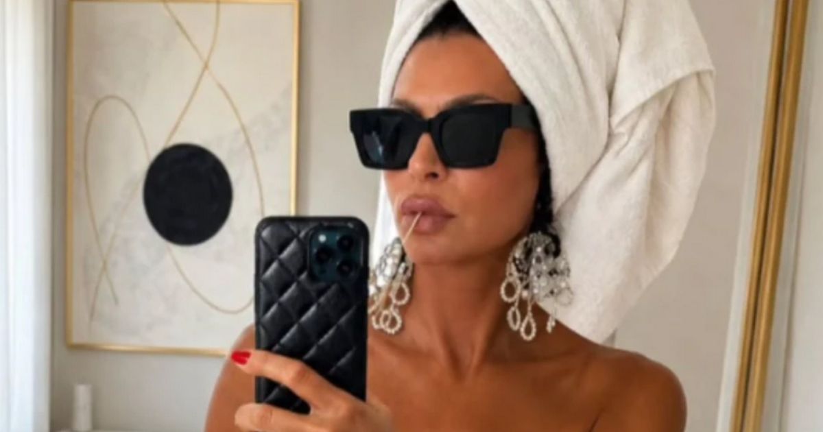 Lidija Vukićević pozira u donjem vešu u hotelskoj sobi: U ustima čačkalica - muškarci ne znaju gde da gledaju