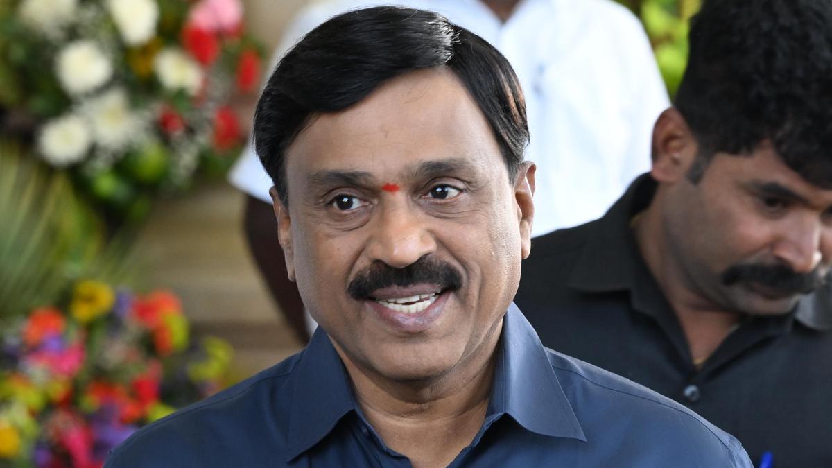 Ballari violence: Janardhana Reddy lashes out at DKS, asks Siddaramaiah to stay on as CM