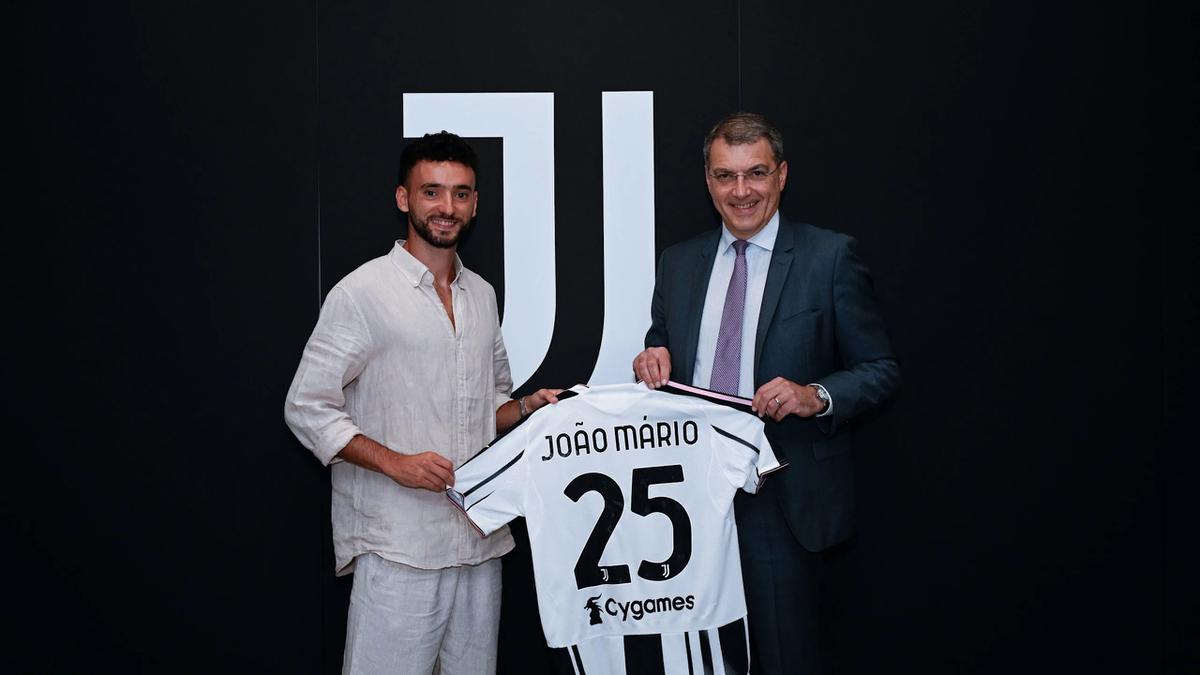 Cuma Semusim, Juventus Lepas Joao Mario ke Fiorentina