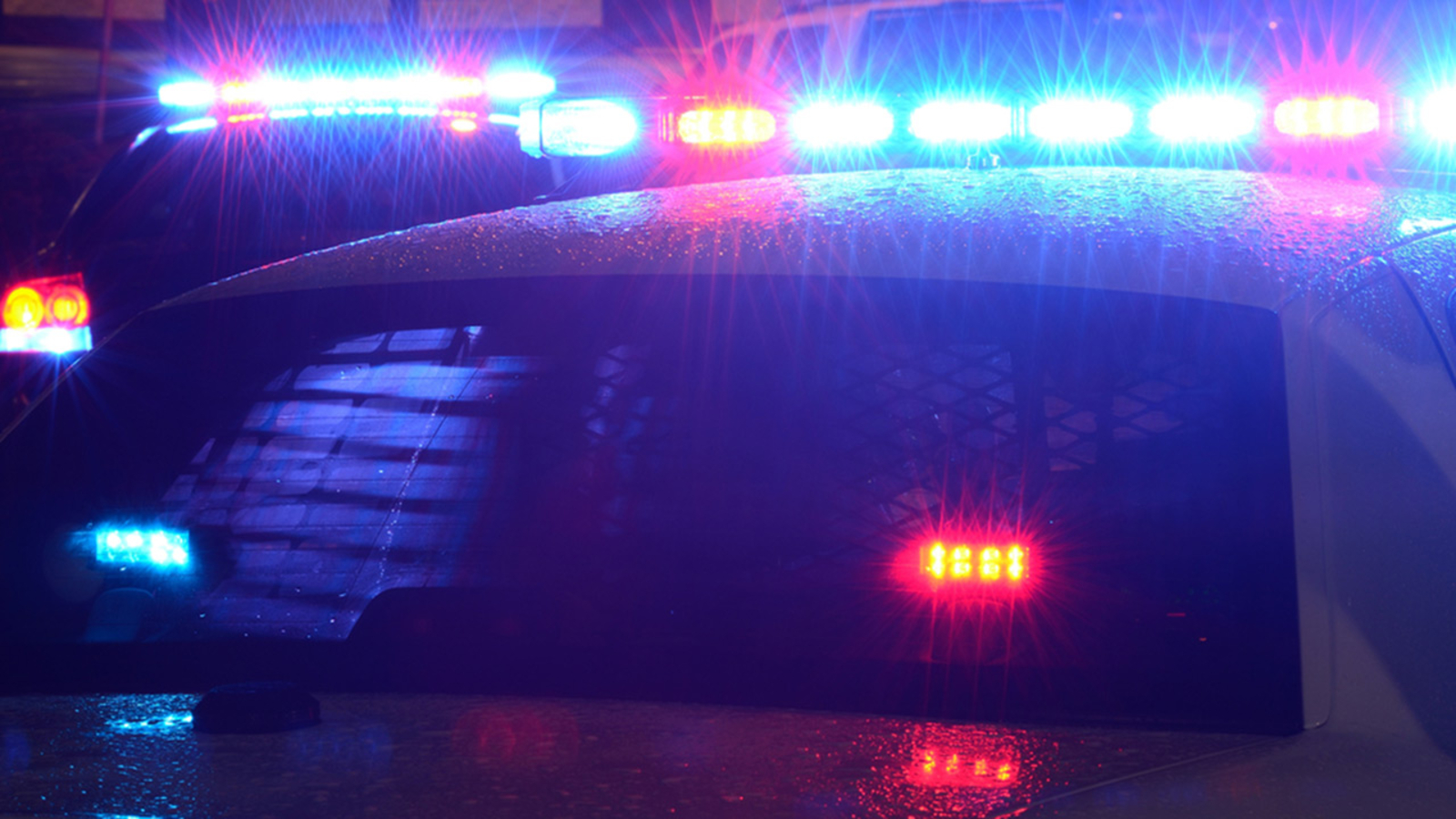 2 hatchet-wielding suspects wanted for robbing Delaware smoke shop