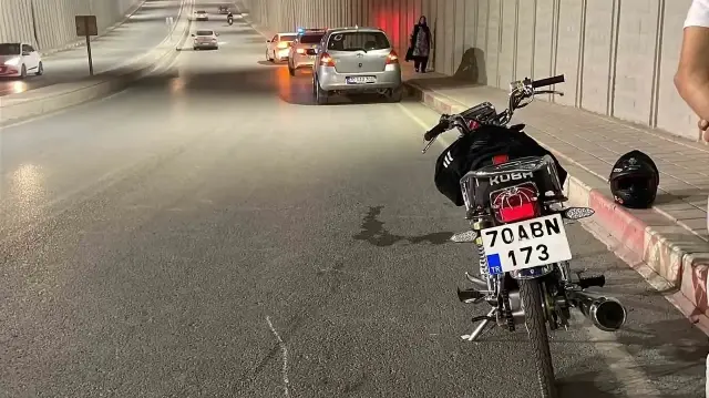 Kazada yola savrulan sürücü yaralandı