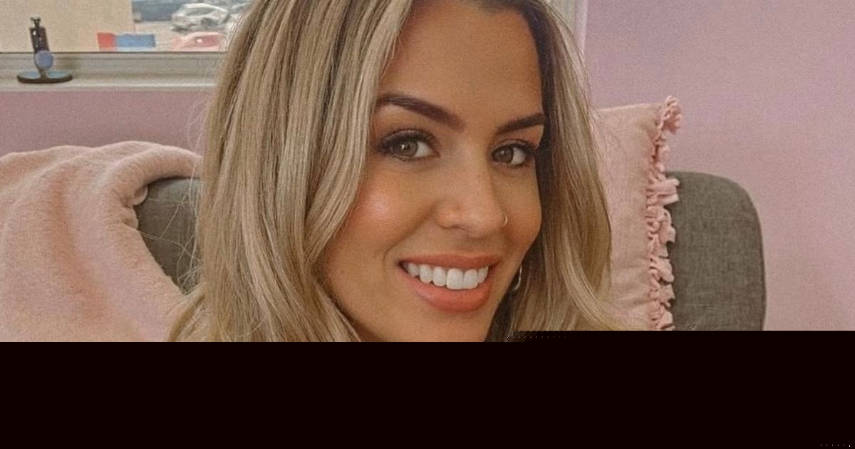 Police called after mum quits banking job to sell racy photos online