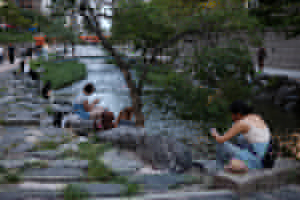 Smoking, drinking to be banned at Cheonggyecheon