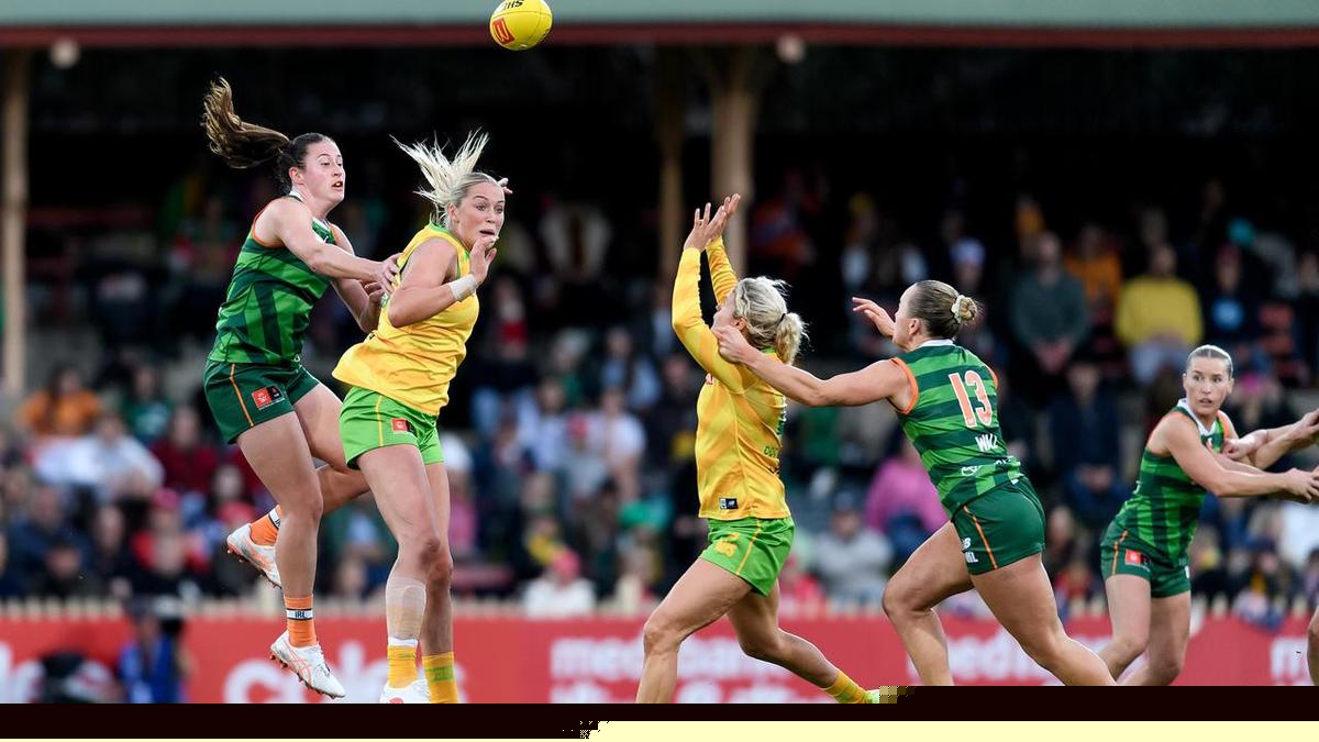 AFLW stars want league to seize fresh momentum
