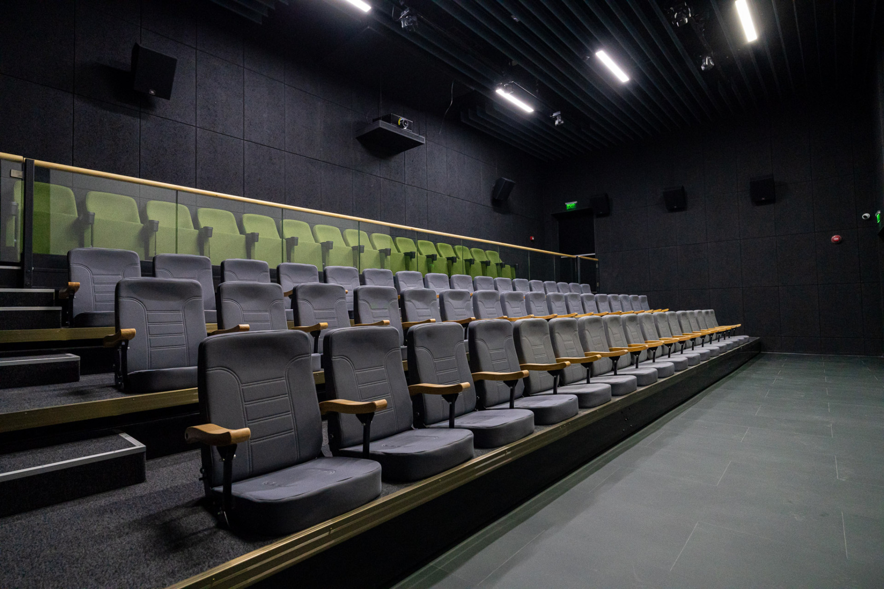 Apollo111, un nou cinema de artă se deschide în București / Filme recente, documentare în premieră și o retrospectivă Corneliu Porumboiu, în program