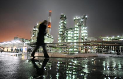 Russia Weighs Diesel Export Curbs After Refinery Drone Hits