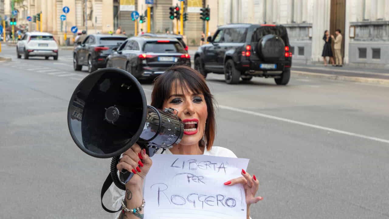 "Manifestazione nazionale" per il gioielliere Roggero: in piazza si presenta una sola persona