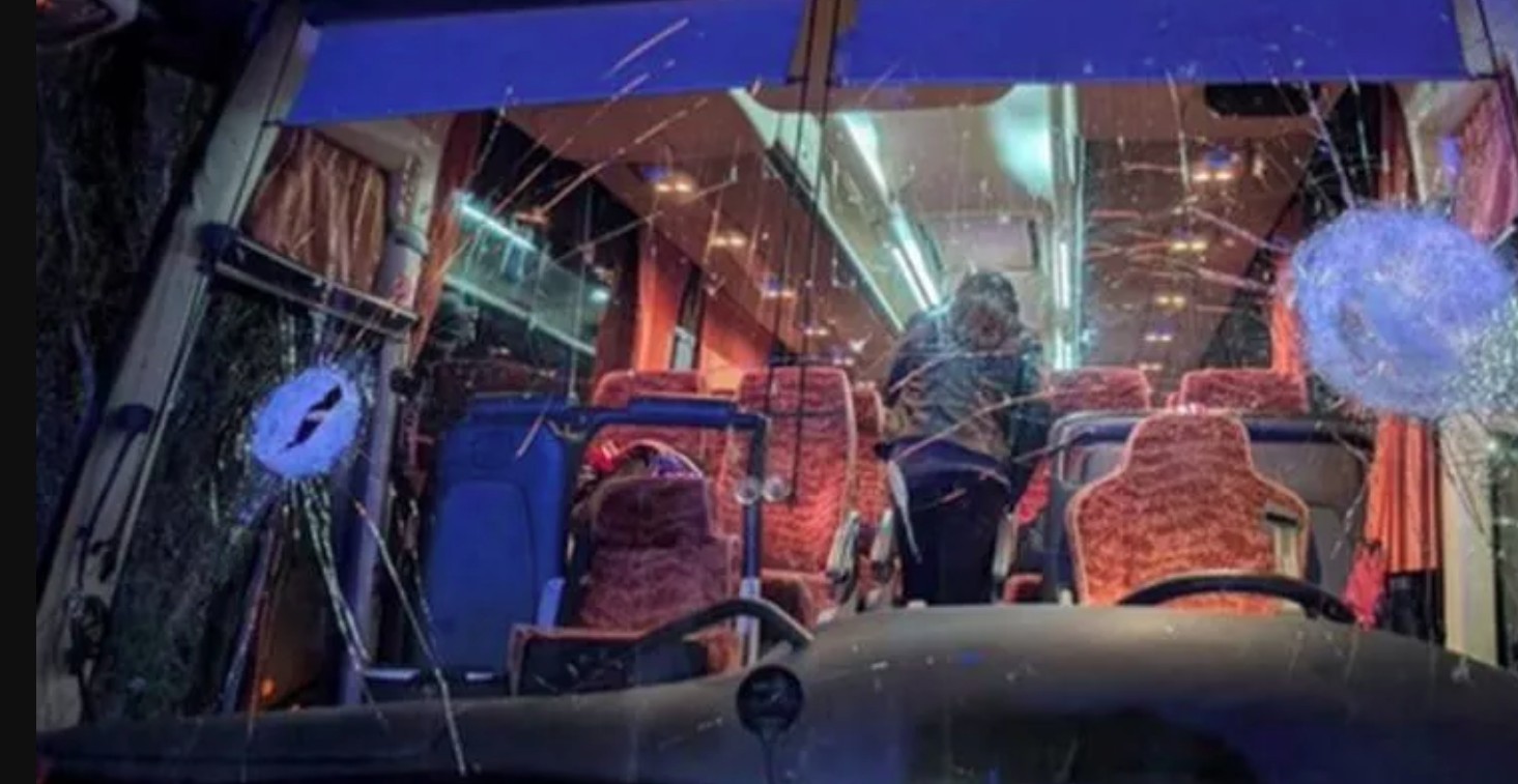 Assalto pullman Pistoia basket, supertestimone minore ha indicato agli investigatori i tre ultras. Daspo per altre 9 persone