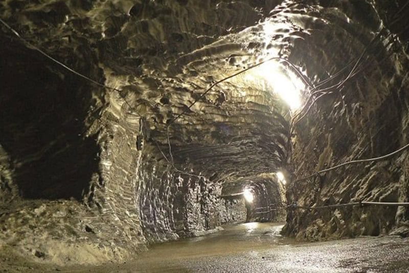 Ministrul Economiei anunță HG pentru începerea exploatării grafitului de la Baia de Fier. Primele activități – în 2028