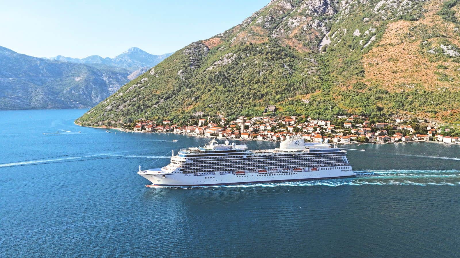 Oceania Cruises’ New Onboard Series Lets Guests Grill Celebs Like Steve Wozniak and Karen Allen