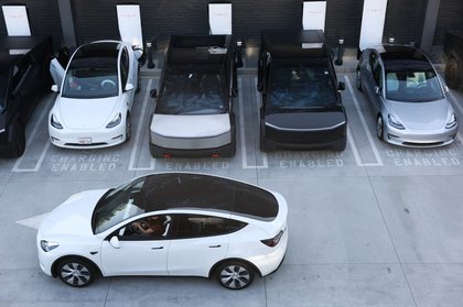 Newsom wants $200M for EV rebates. Experts say it’s not enough