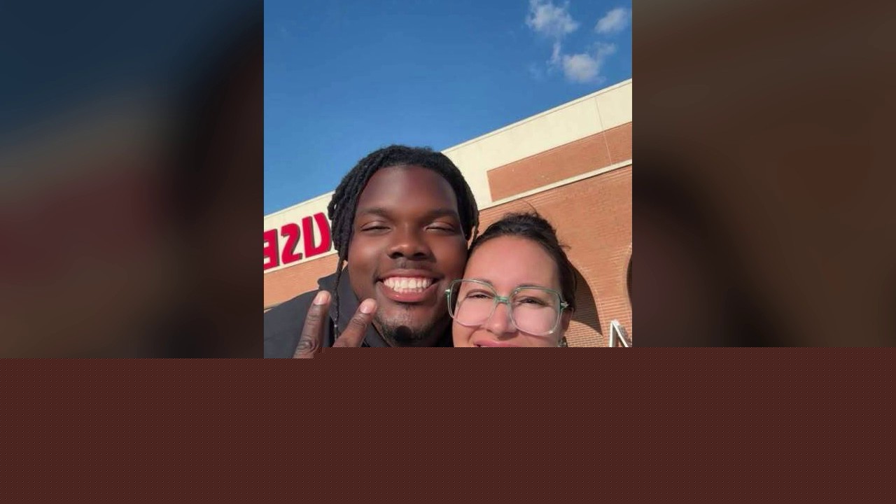 Former UGA player goes viral after buying stranger's groceries