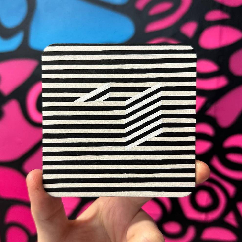 Matt Midgley Paints Razor‑sharp Geometric Acrylics So Precise They Barely Look Hand‑mad