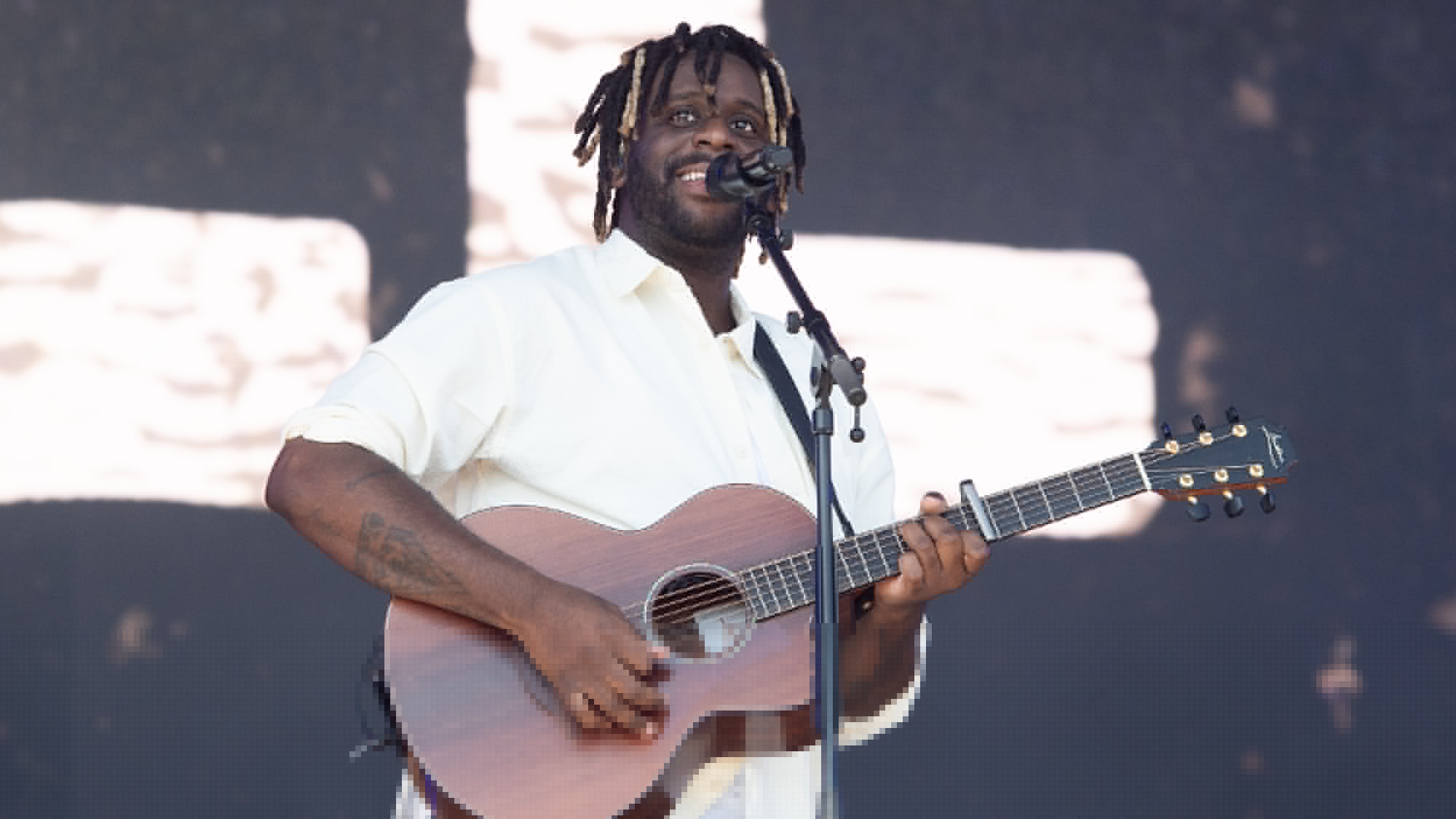 “I Never Want To Leave You in the Dark”: Folk-Pop Star Postpones Vancouver Performance Following Major Family Emergency