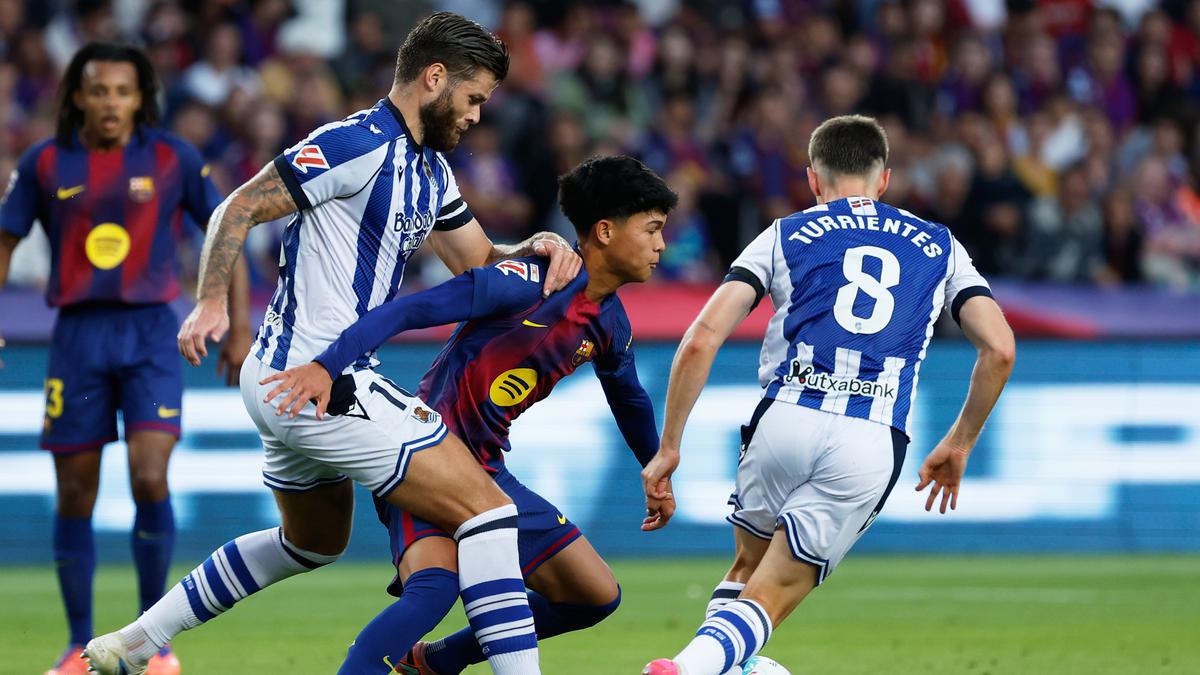 Barcelona Kecewa Dro Fernandez Pilih PSG, Deco Soroti Cara Sang Pemain Hengkang