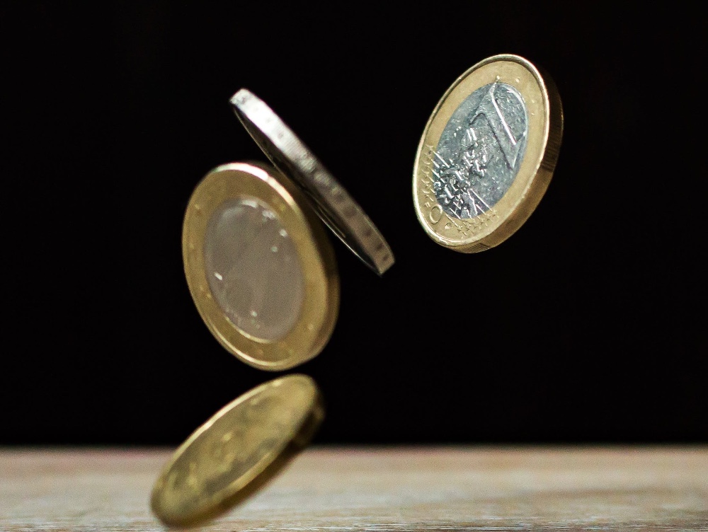 Franţa sfidează criza politică: Economia franceză a bifat o creştere economică modestă de 0,2% în T4/2025, în ciuda turbulenţelor şi a tensiunilor fiscale