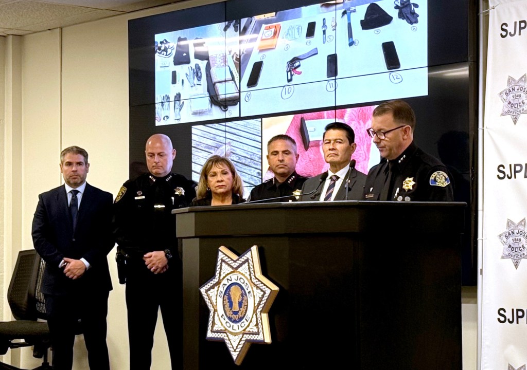 San Jose: Seven suspects arrested on suspicion of involvement in jewelry store smash and grab