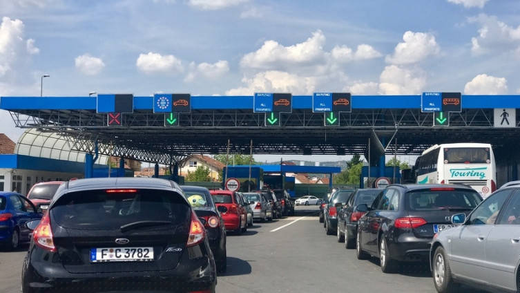 Očekuju se gužve i povremeni zastoji, duge kolone vozila na GP Izačić i Velika Kladuša