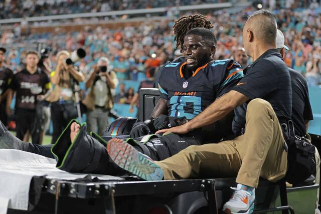 Dolphins WR Hill undergoes surgery to repair damaged knee; team hopeful he won't require further procedures
