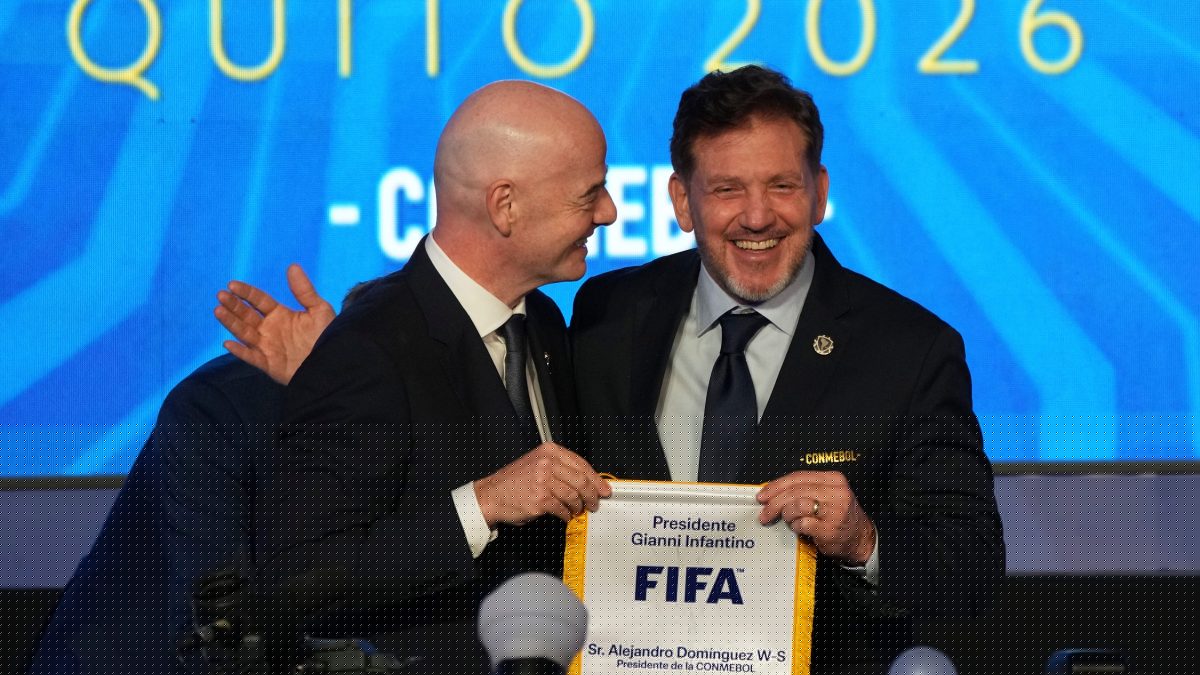 Conmebol no le suelta la mano a Gianni Infantino tras las tensiones en la FIFA