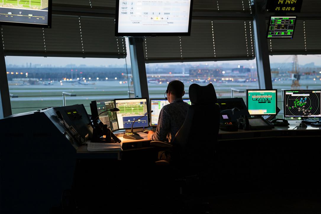 Plane forced to circle Cluj-Napoca airport due to sleeping air traffic controller