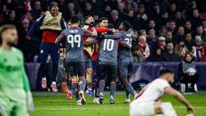 Champions League: Θρυλική πρόκριση του Ολυμπιακού στα play off,  2-1 τον Άγιαξ
