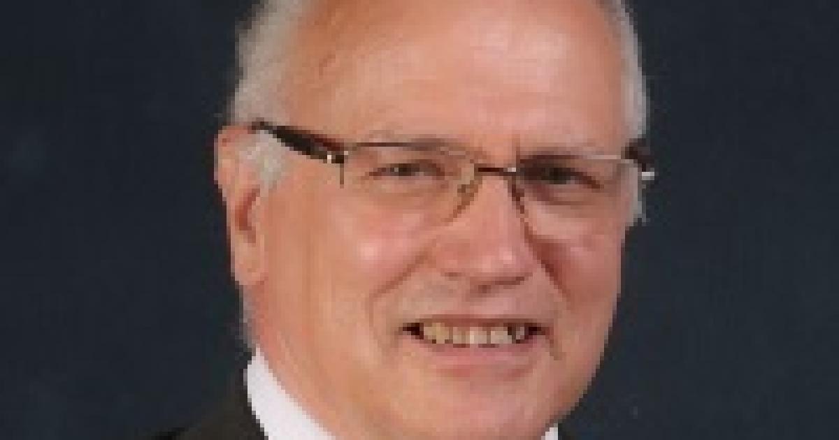 Council chief survives bid to oust him as leader