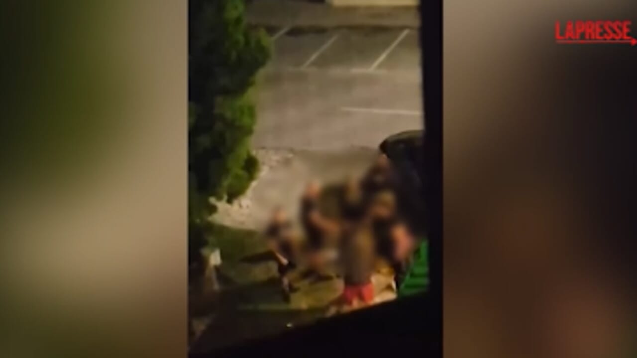 Assalto neonazista all'hotel con ragazzi ebrei, la madre di uno di loro: "Mio figlio è scosso e ha paura"