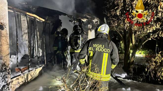 Botticino, incendio nella notte: a fuoco una lavanderia