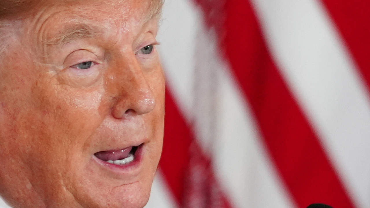 „Nemajú žiadne peniaze.“ Irán podľa Trumpa čelí rastúcemu ekonomickému tlaku, rokovanie s Teheránom prirovnal k šachu
