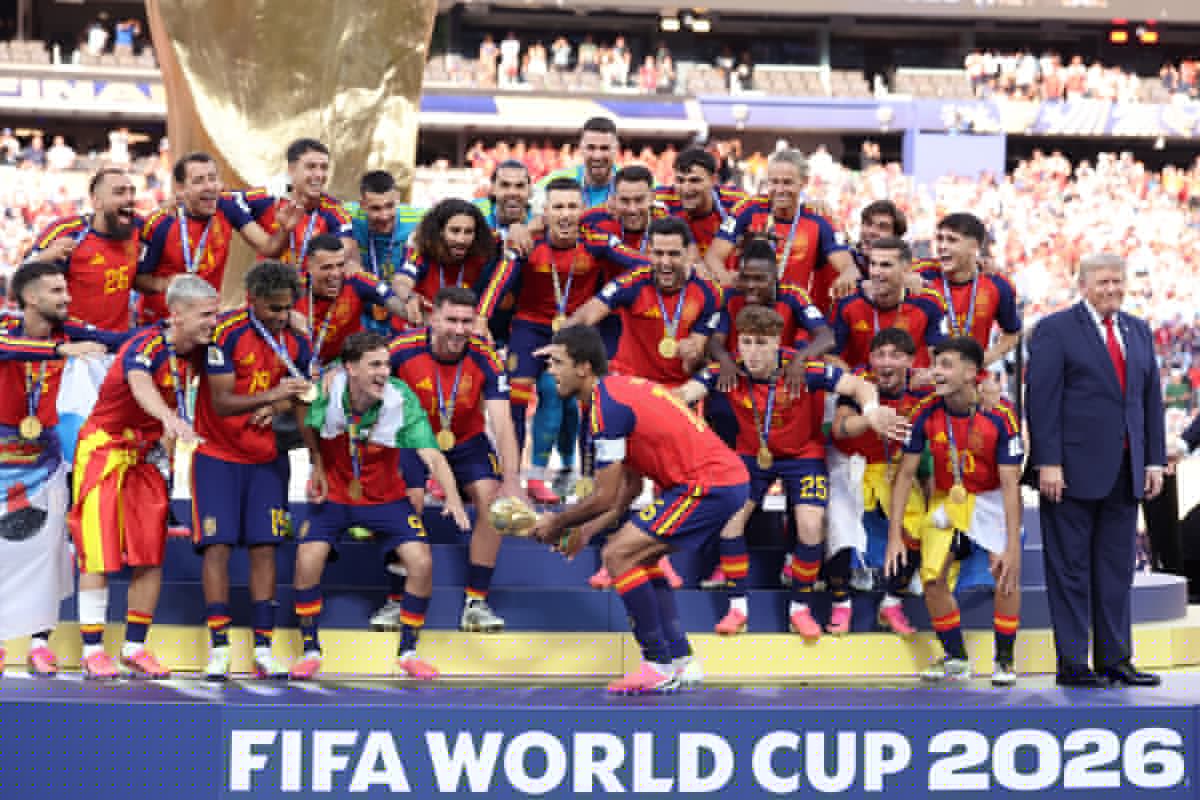 Top Democrat Brutally Mocks Trump Over World Cup Trophy Cup Moment