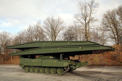 Lietuva įsigyja tankų ir kitų kovos mašinų paramai skirtas tiltatiesių sistemas