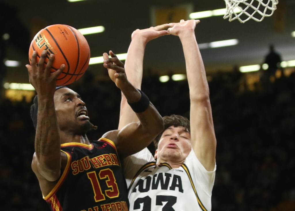 Kam Woods, USC men edged by Iowa