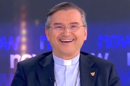 Priest jumps in shock as TV studio reacts to Benfica goal