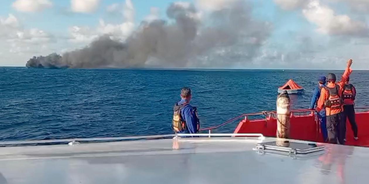 Fähre zwischen Bali und Lombok gerät in Brand