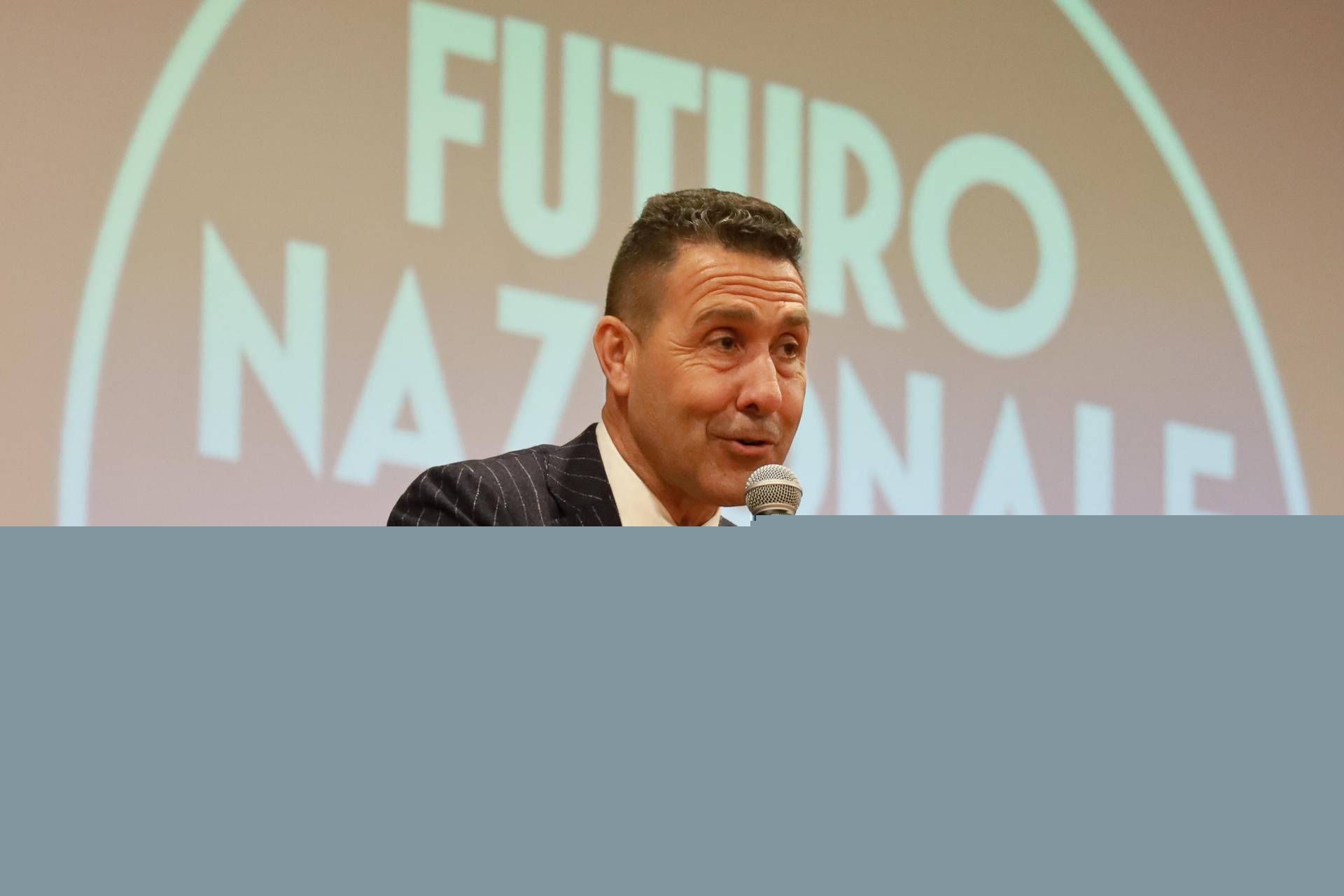 Elezioni, sondaggio Emg: è testa a testa tra coalizioni, cresce Vannacci