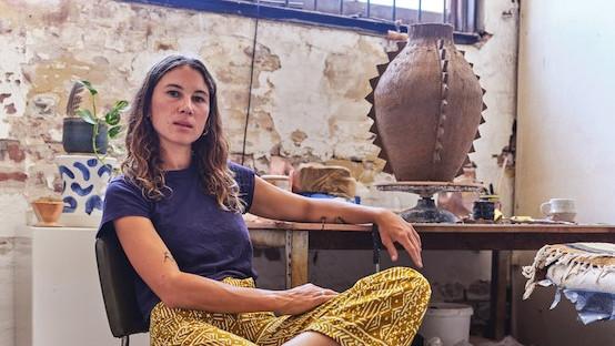 Fremantle potter Shupiwe Chongwe off to messy start for exhibition