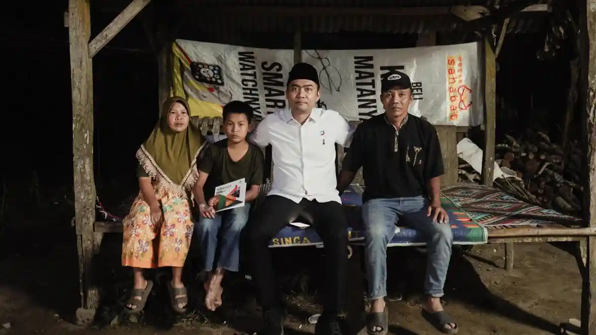 Staf Khusus Menag Ziarah ke Keluarga Santri Dibakar di Lombok, Pastikan 2 Korban Tetap Bersekolah