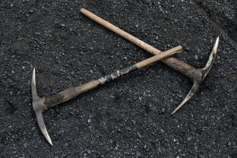 Deadly rockfall kills 14 illegal miners