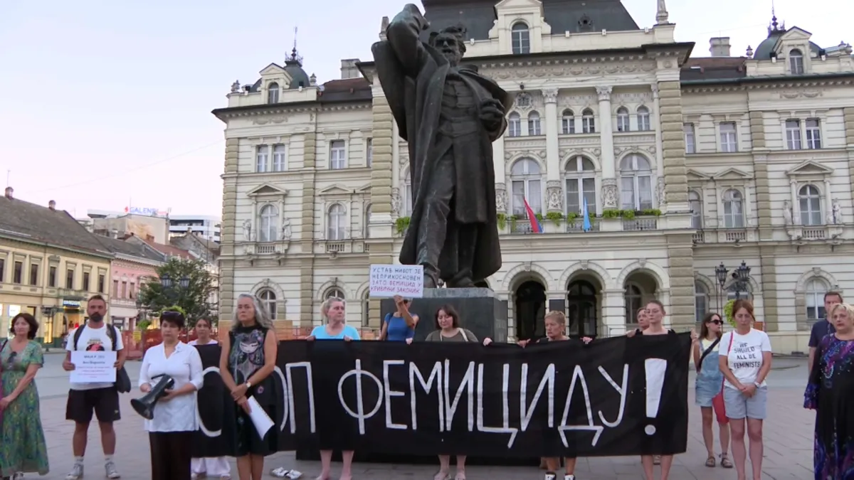 Održano osam minuta tišine za osam žrtava femicida u Novom Sadu: "Sistem ne štiti žene"