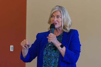 Where does Sen. Lummis stand on freedom of speech?