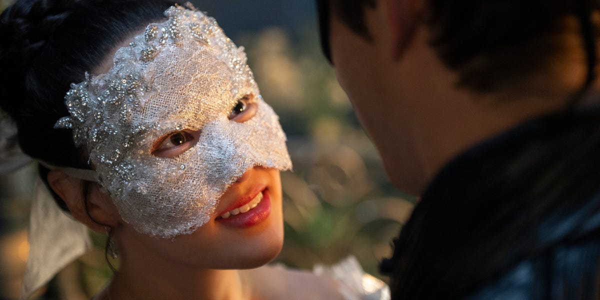 How to Watch <em>Bridgerton</em>, Netflix’s Steamy Period Romance