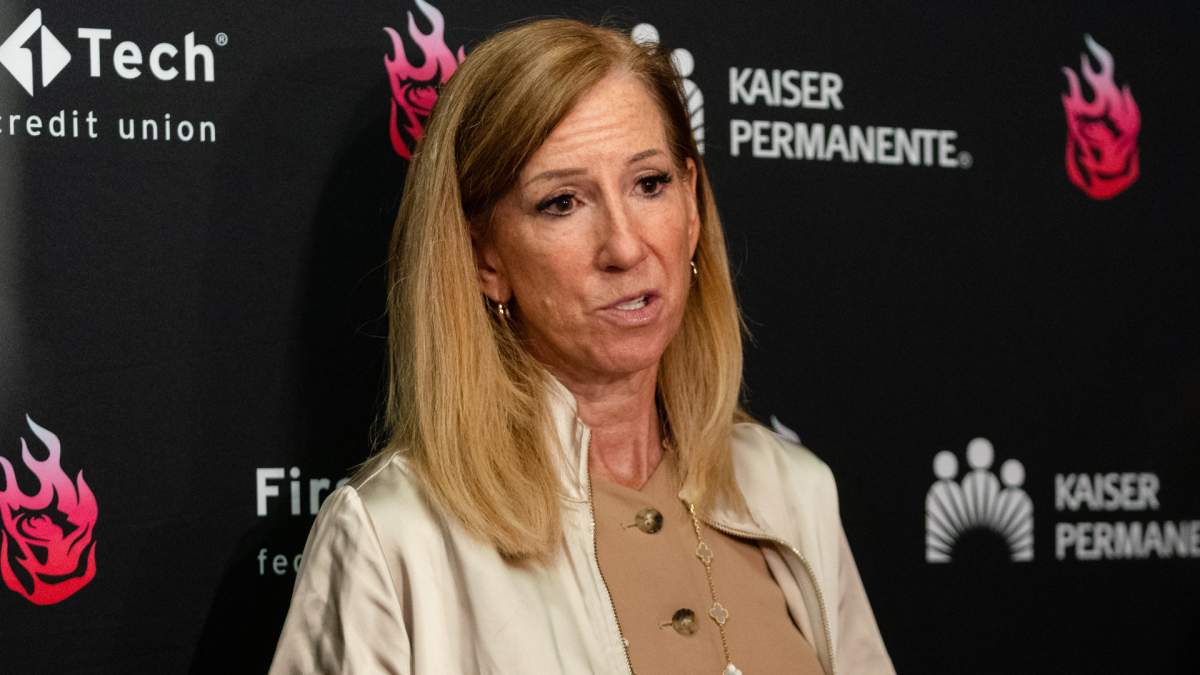 Lakers NBA Champion Reacts to WNBA Transgender Controversy